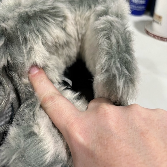 Women’s size 12 bear paw winter boots - Picture 3 of 5